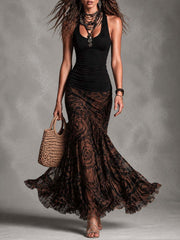 Suzette Conjunto con Top Negro y Falda Maxi Estampada