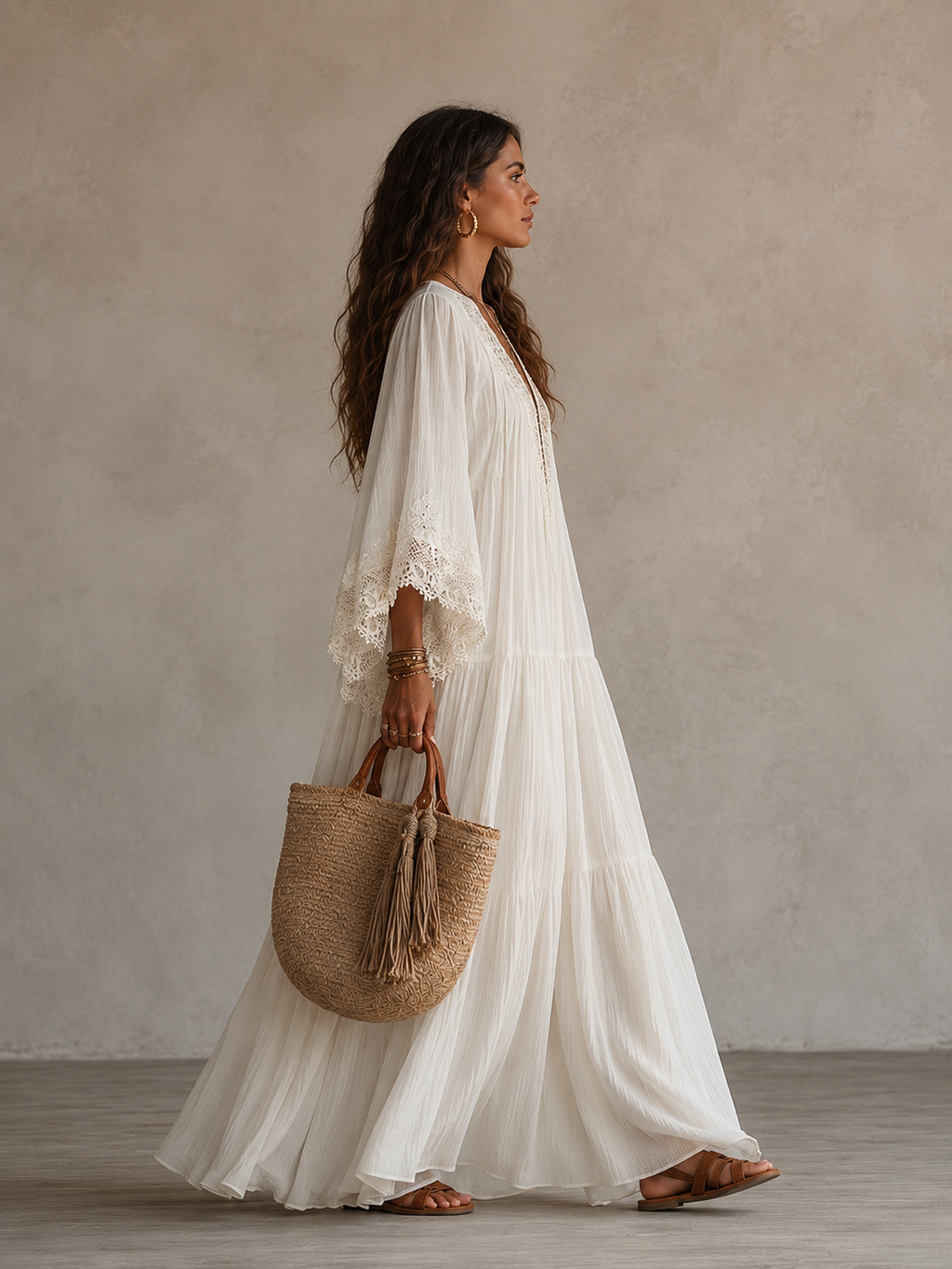 Adelaida | Vestido largo de gasa color marfil con mangas de murciélago y encaje blanco