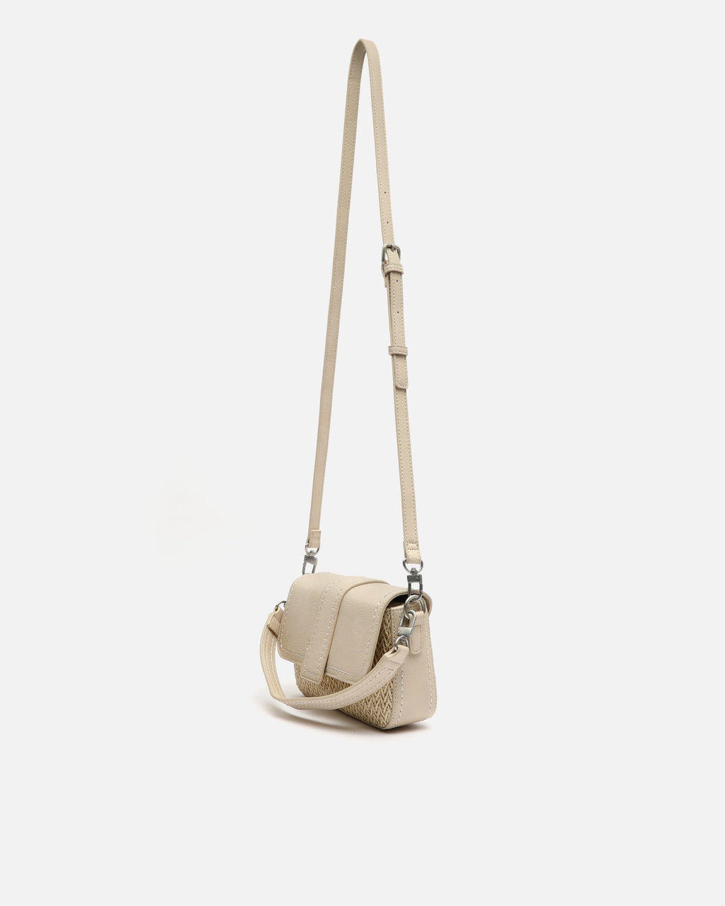Tichin bolso bandolera pequeño con solapa efecto rafia