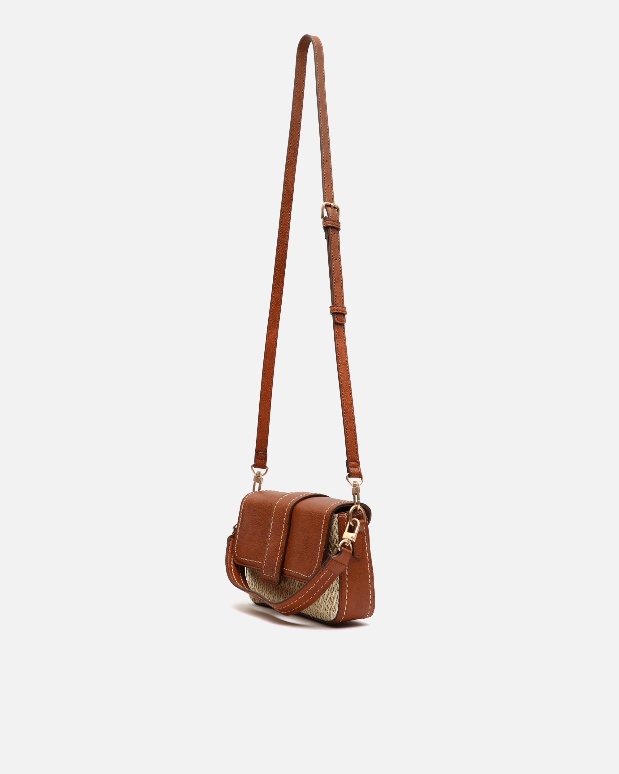 Tichin bolso bandolera pequeño con solapa efecto rafia