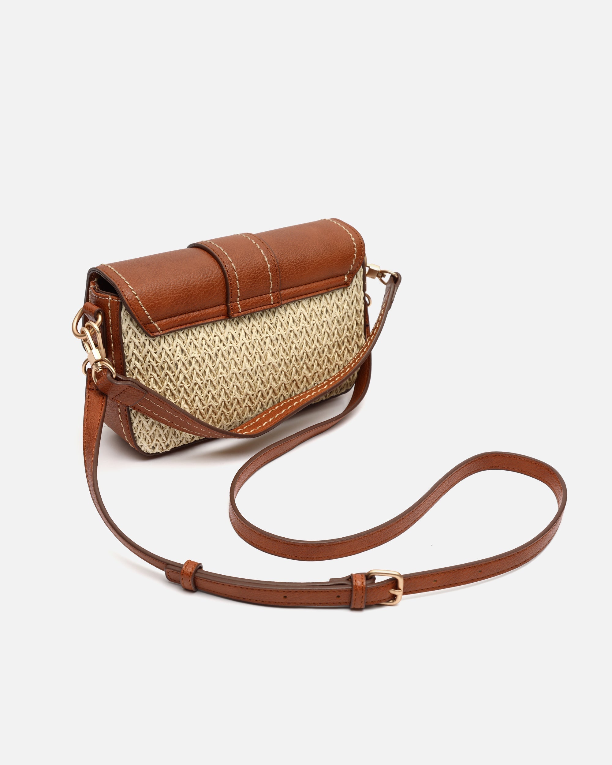 Tichin bolso bandolera pequeño con solapa efecto rafia