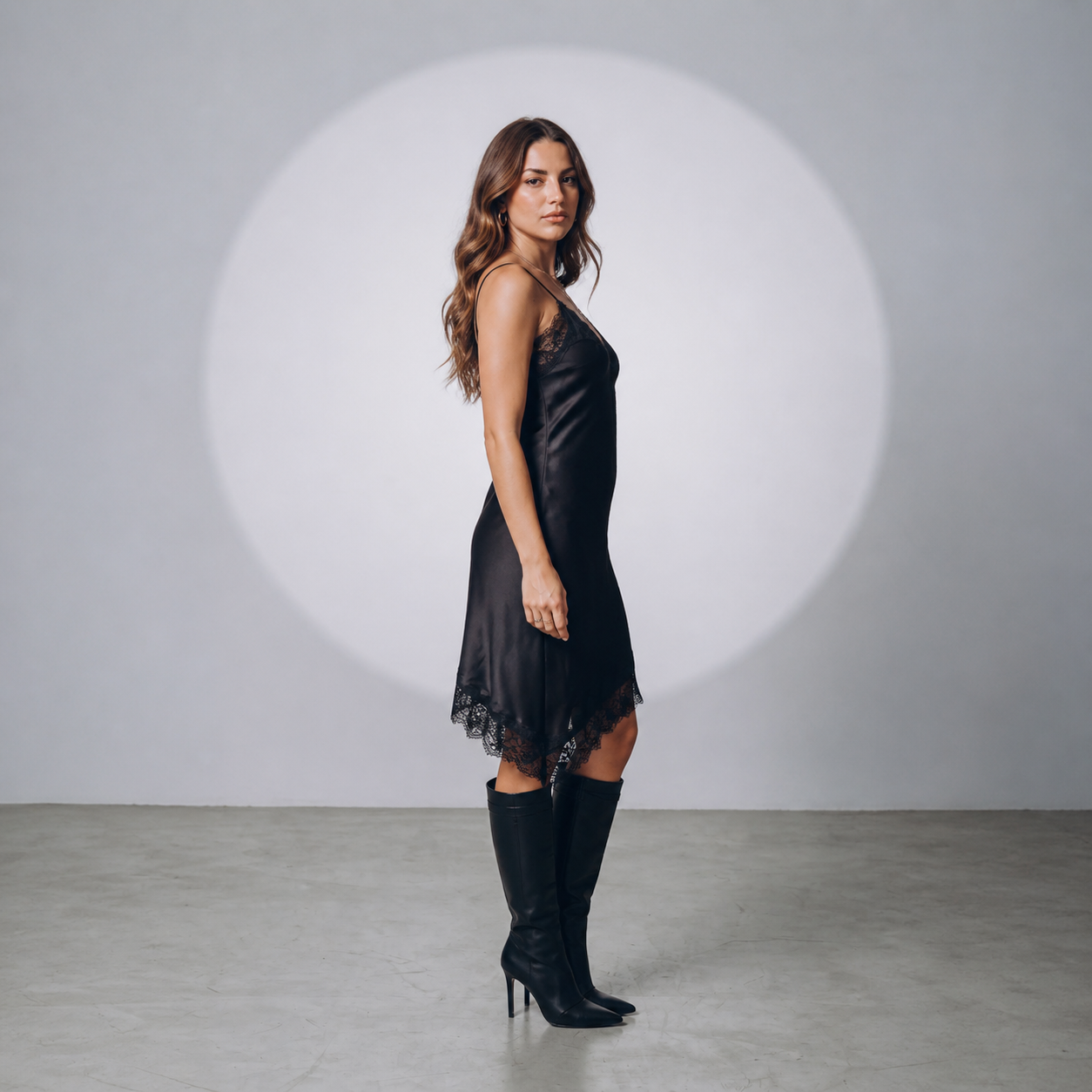 Noa™ | Vestido Lencero Satinado con Encaje Negro