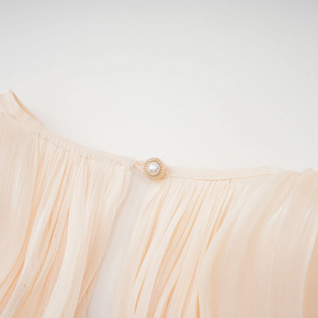 Eugénie - Vestido corto en tono neutro, totalmente plisado con volantes