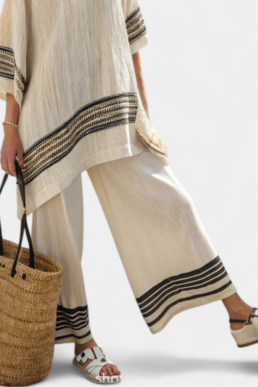 Mariella • Top elegante de lino con rayas negras y pantalones fluidos