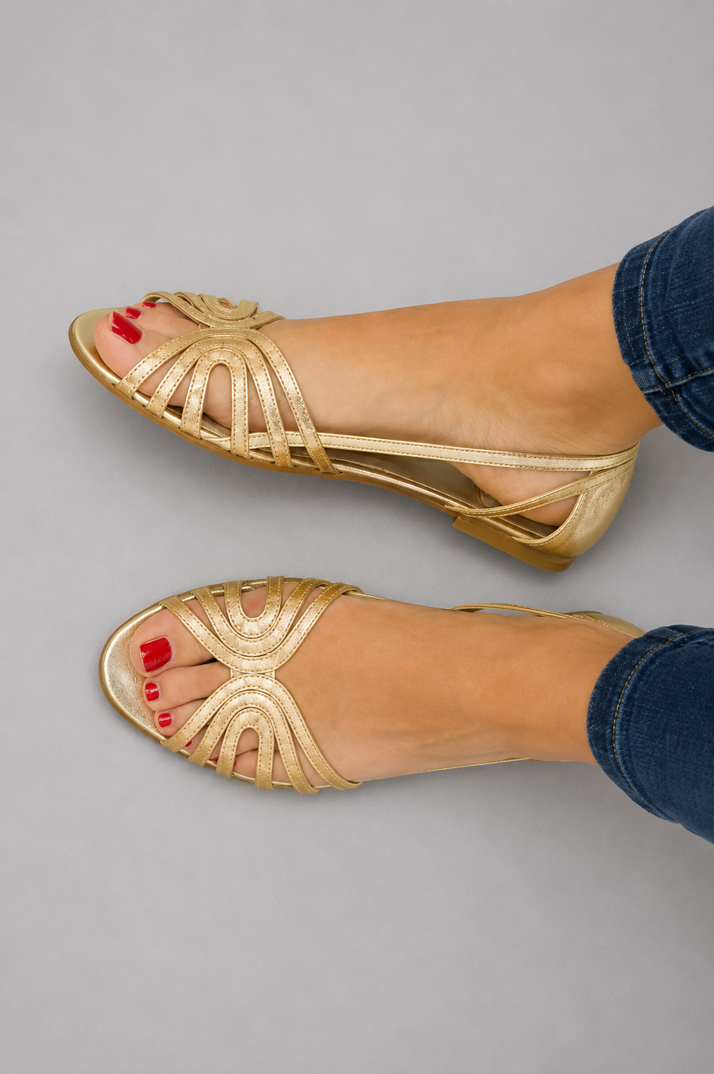 Sandalias con punta abierta y brillo metálico