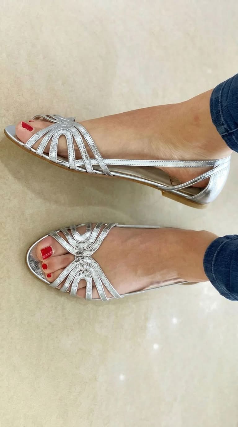 Sandalias con punta abierta y brillo metálico