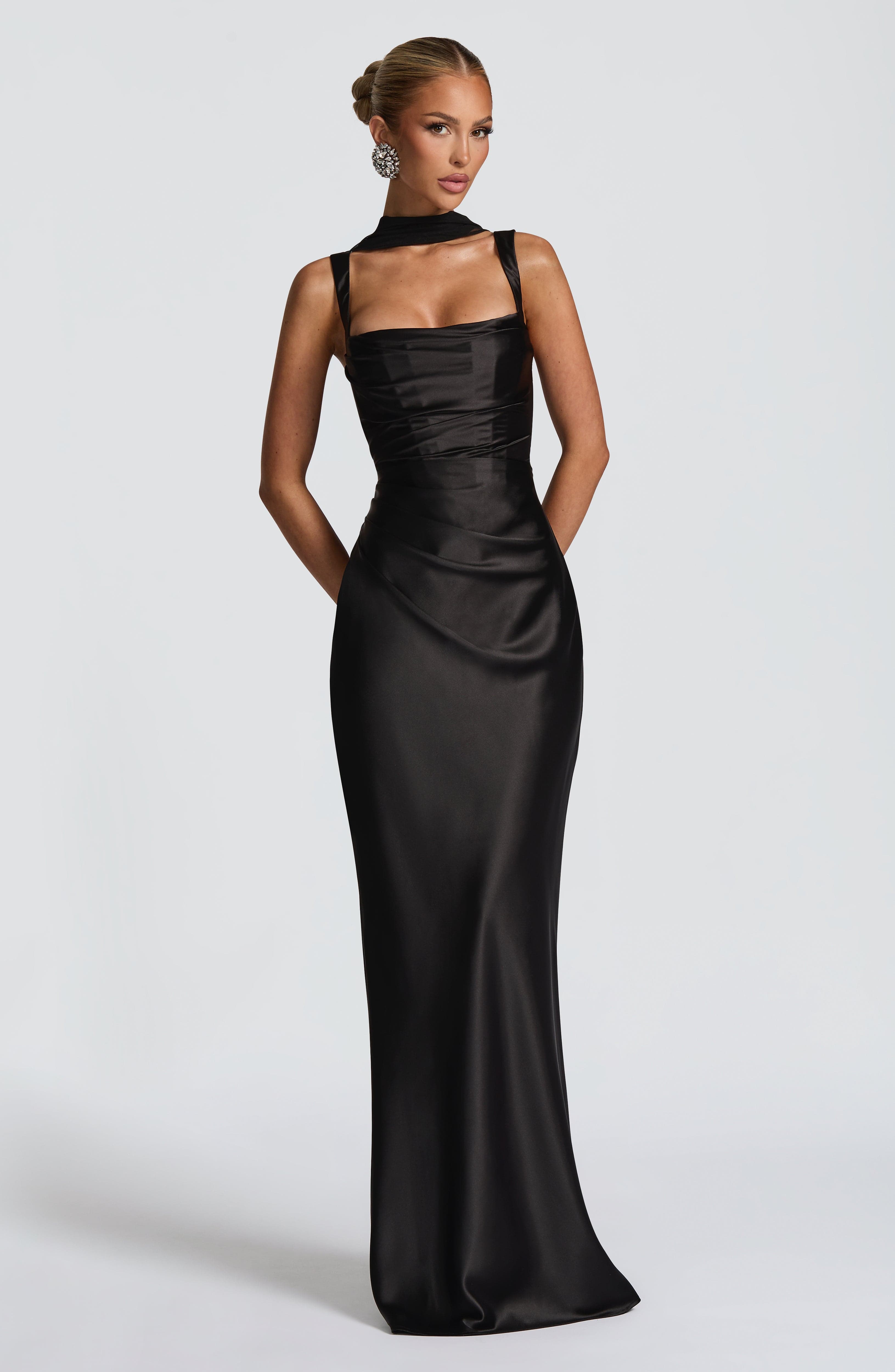 Vestido Silvia ™ | Elegancia satinada con estructura refinada