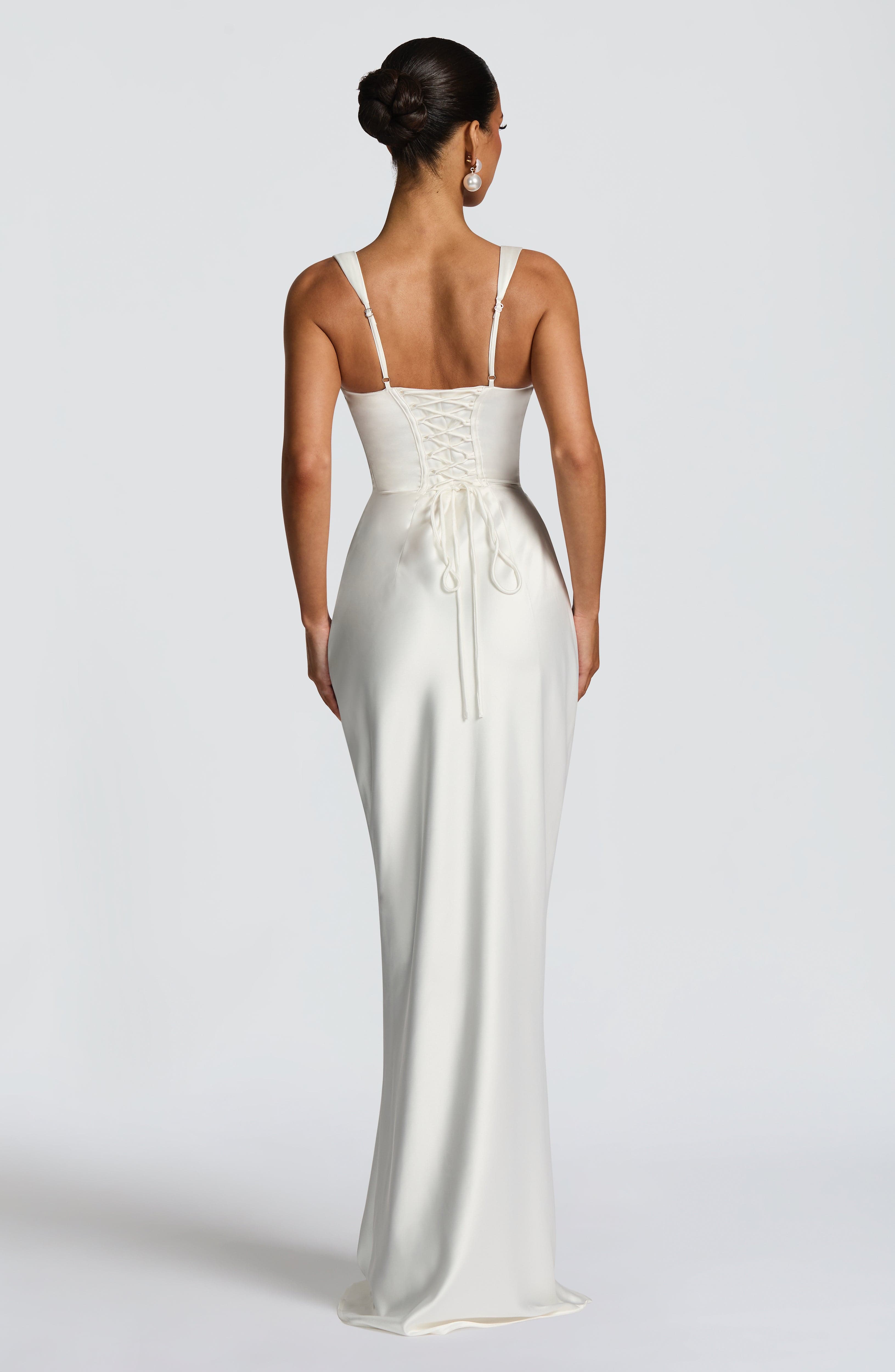 Vestido Silvia ™ | Elegancia satinada con estructura refinada