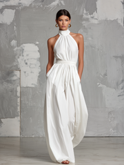 Zoltán • Mono blanco elegante sin mangas con escote halter