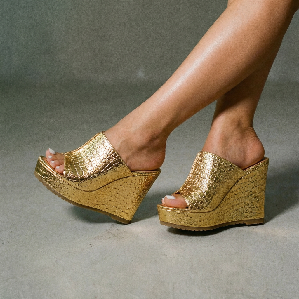 Elara • Sandalias de cuña con brillo elegante