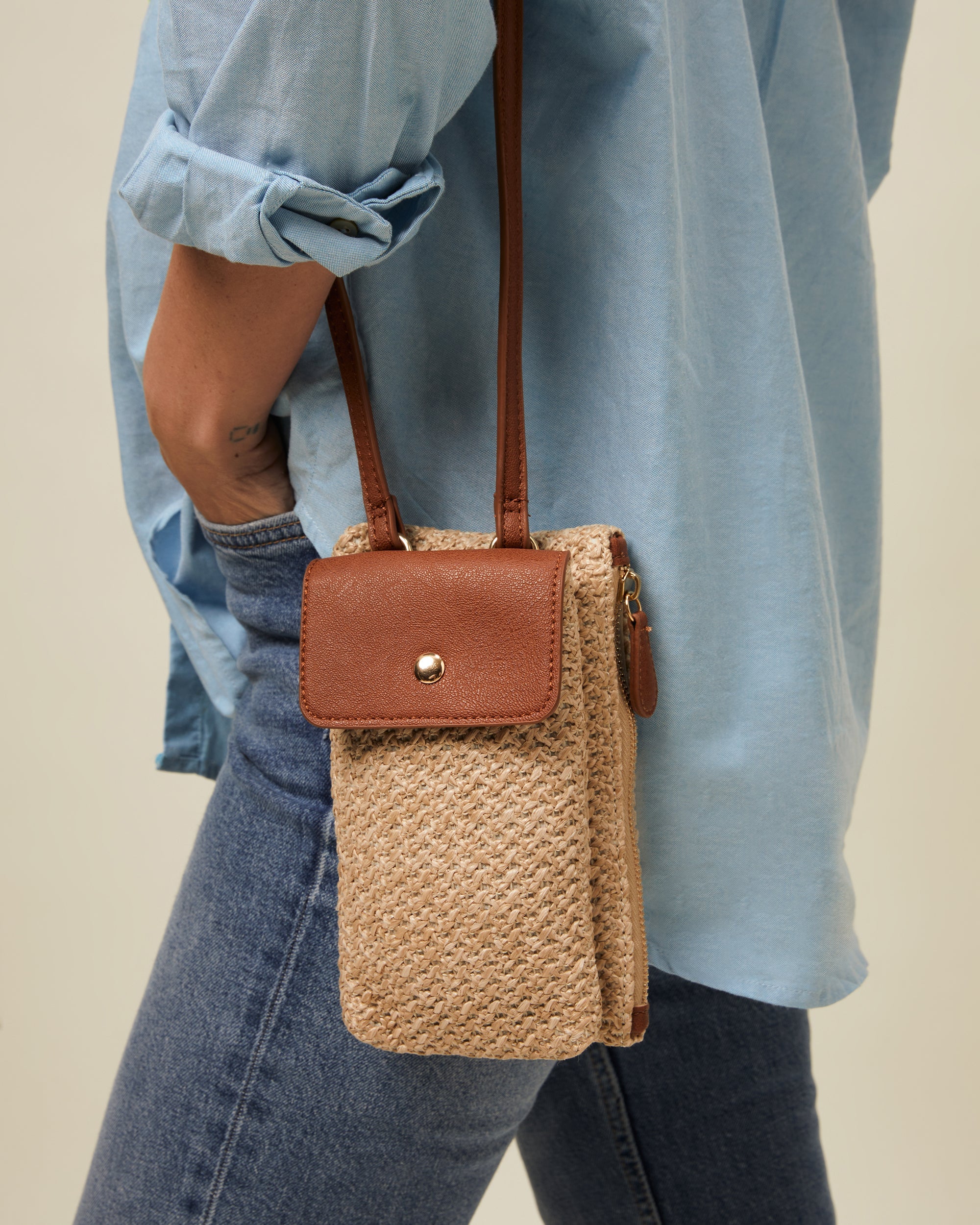 Ralens bolso bandolera mini efecto rafia para móvil